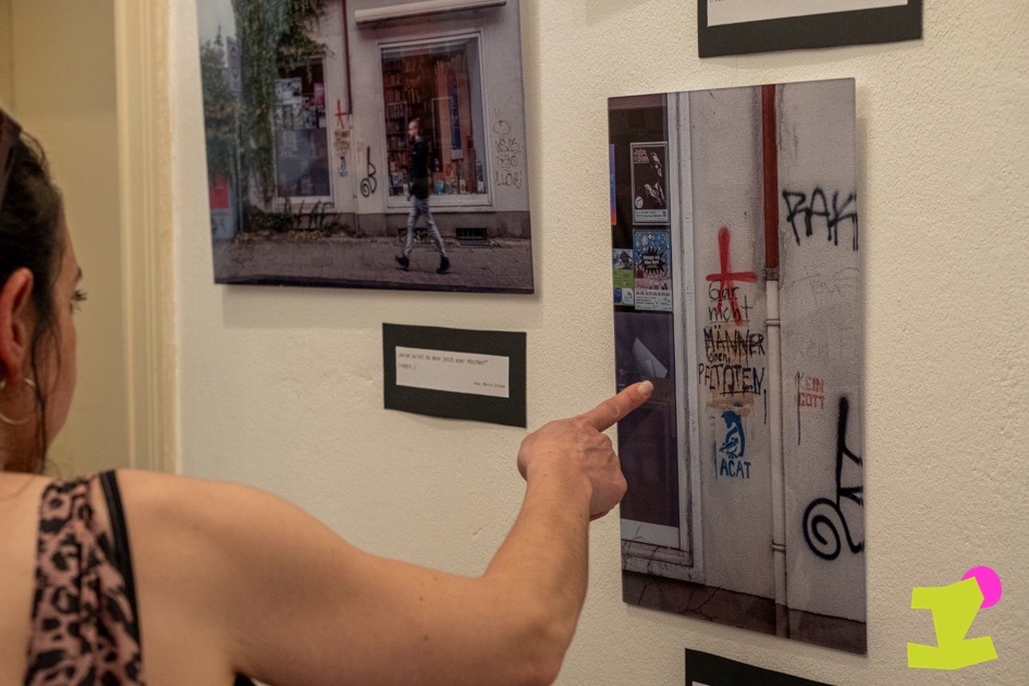 Bild von der Ausstellung "M&auml;nner t&ouml;ten" der ConflictA (Konfliktakademie) vom 11.05.2024