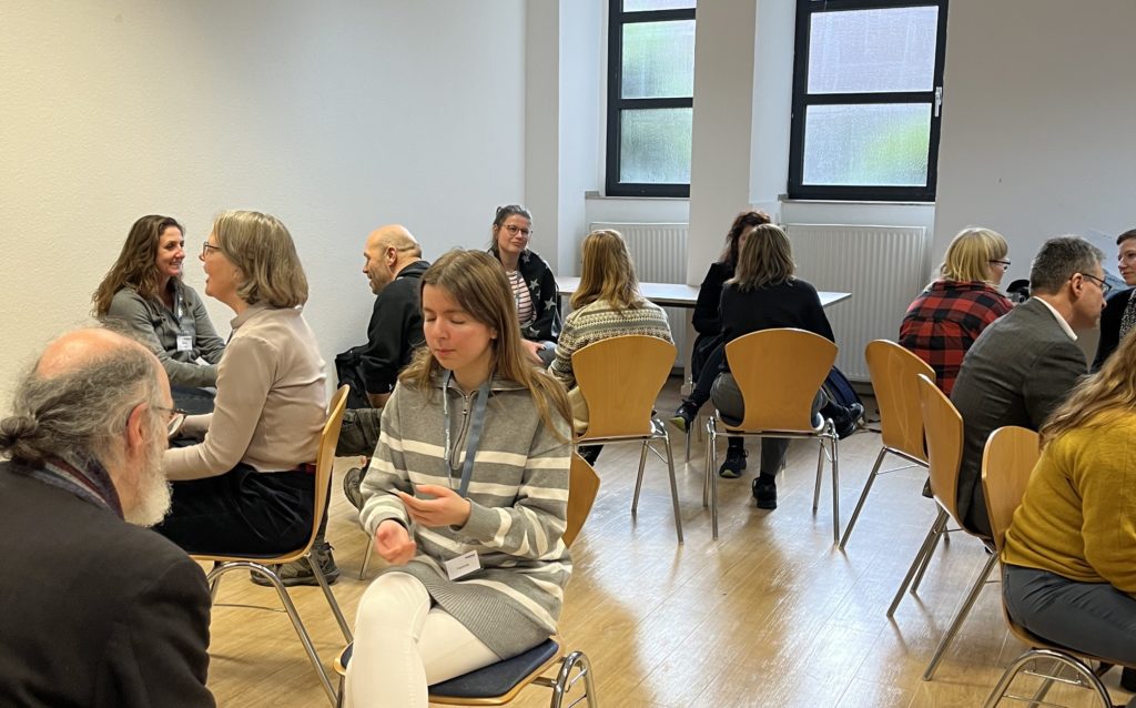 JPG-Format, Bild vom Begegnungsforum zum Thema unterschiedliche Religionen am 22. und 23. Nov. 2025 in Köln, "Begegnungsforum"