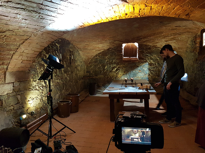 Filmdreh zum „Althochdeutschen W&ouml;rterbuch“ – Vorbereitungen f&uuml;r die mittelalterliche Schreibszene