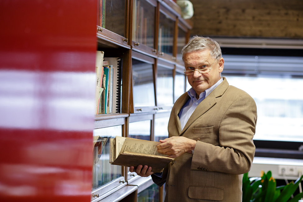 05.	Projektleiter Prof. Dr. Axel Michaels