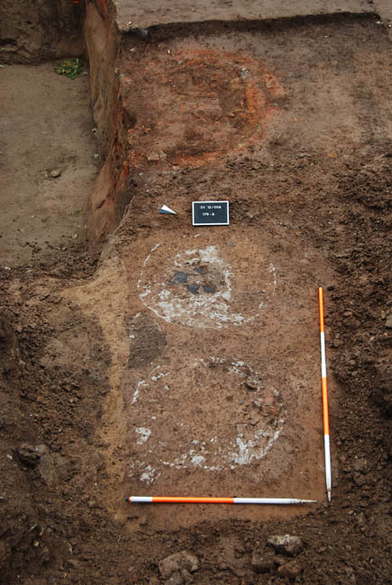 Alte T&ouml;pferscheiben bei Ausgrabung