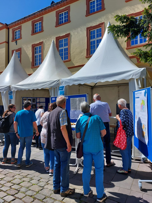 Stand des DMW bei der Offene Uni Siegen 