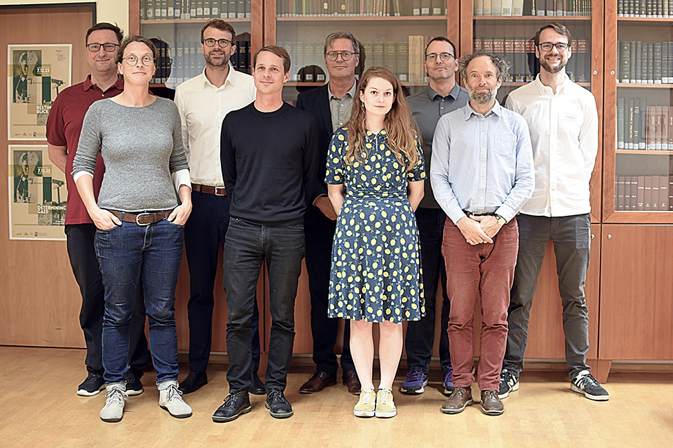 	Das Team (v. l. n. r.): Georg Wehse, Dr. Lilian T&uuml;rk, Martin Jost, Lukas B&ouml;ckmann, Dr. Markus Kirchhoff, Franziska Jockenh&ouml;fer, Marcel M&uuml;ller, Momme Schwarz, Stefan Hofmann; nicht auf dem Foto Dr. Frauke von Rohden