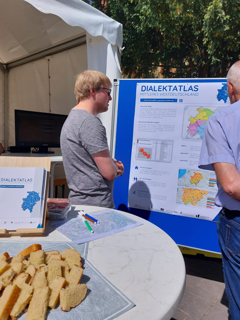 Stand des DMW bei der Offene Uni Siegen 