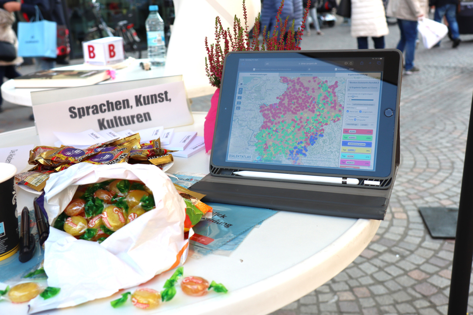 Stand des DMW bei „Wissenschaft und ich?!“ in Recklinghausen. 