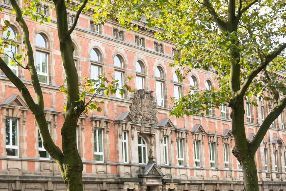 Das Institut f&uuml;r Deutsche Geb&auml;rdenspache und Kommunikation Geh&ouml;rloser. 