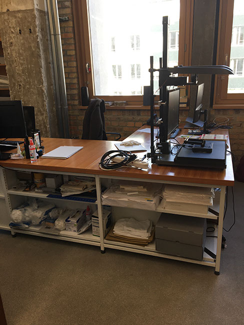 Digitalisierungsstation in der Bibliothek der Hochschule f&uuml;r Schauspielkunst Ernst Busch