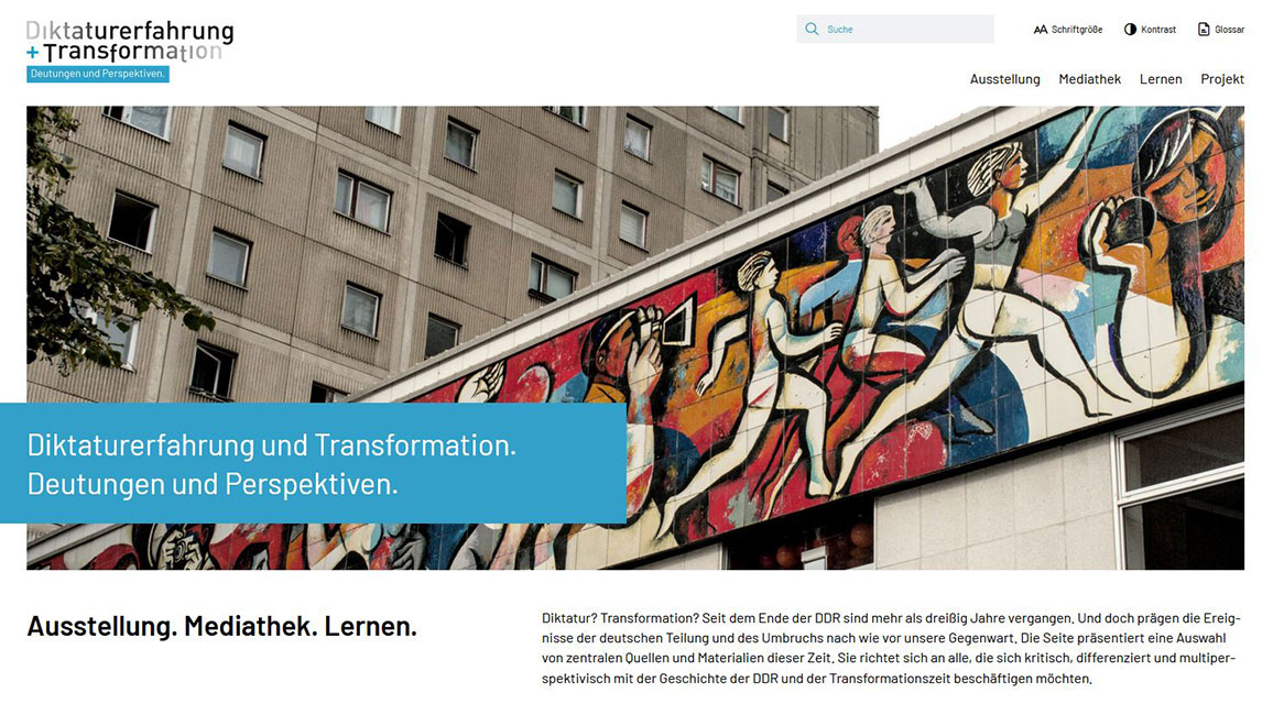 Screenshot Website, Willi Neuberts Wandfries “Die Presse als Organisator“ (1973), Pressecaf&eacute; am Alexanderplatz, Berlin; Foto: Gesche Gierse