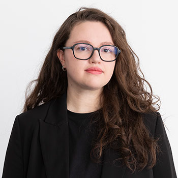 Dr. des. Elisaveta Dvorakk