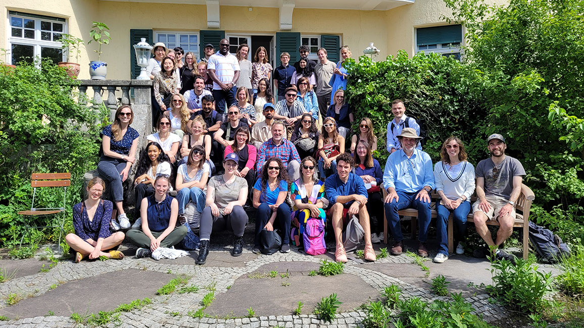 Forscherinnen und Forscher des RCC, zusammen mit LMU Vizepr&auml;sidentin Francesca Biagini und RCC Direktor Christof Mauch
