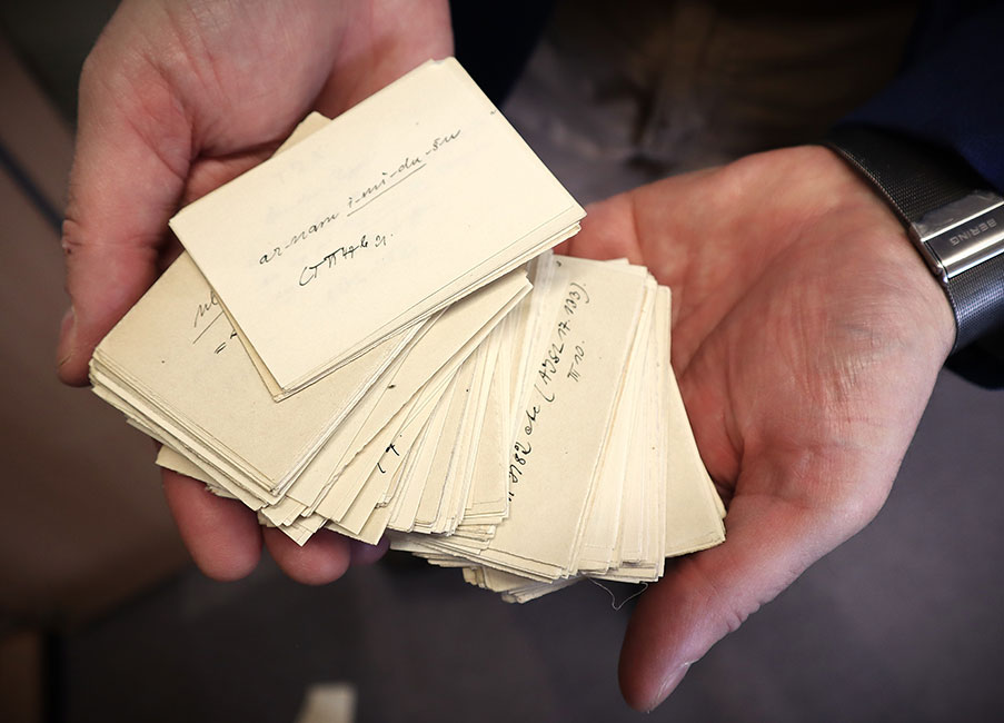 Karteikarten aus dem Nachlass Carl Bezolds