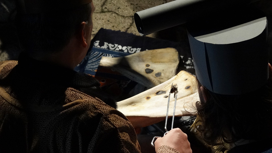 Oracle Bone; © Esther-Maria Guggenmos