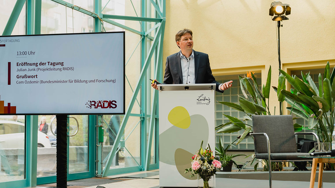 Er&ouml;ffnungsvortrag von Prof. Dr. Junk, Leiter des Transferprojekts RADIS 