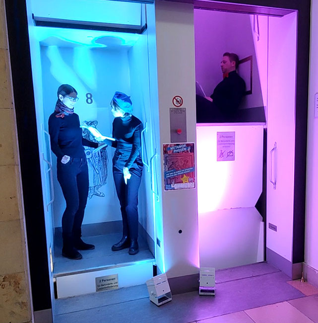 Stil aus einer Videoaufzeichnung der Paternoster Performance im Rahmen des Salon Sophie Charlotte „Metamorphosen“ 