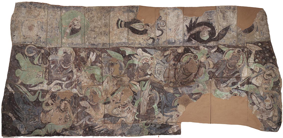 Fliegende Gottheiten &uuml;ber dem Totenbett des Buddha im hinteren Teil der H&ouml;hle 