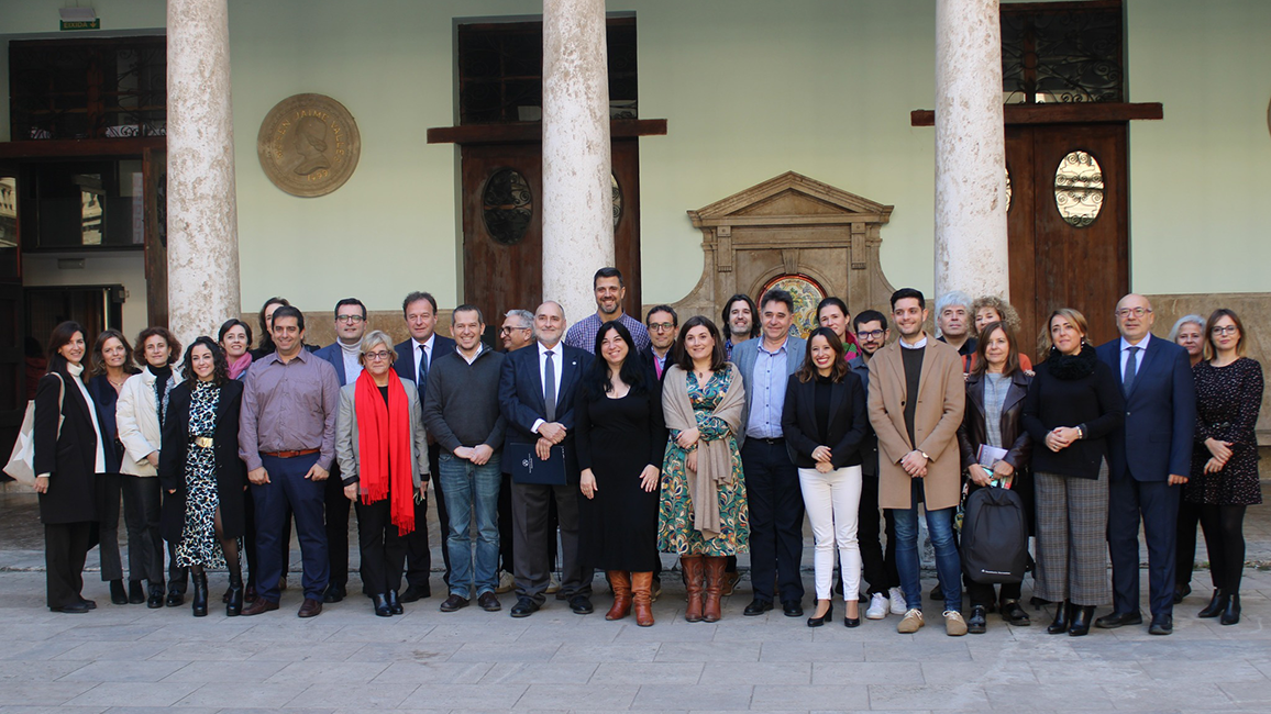 Group photo of the SILKNOW participants and friends at a workshop in Valencia in December 2022, celebrating the receipt of the Grand Prix for Innovation. 