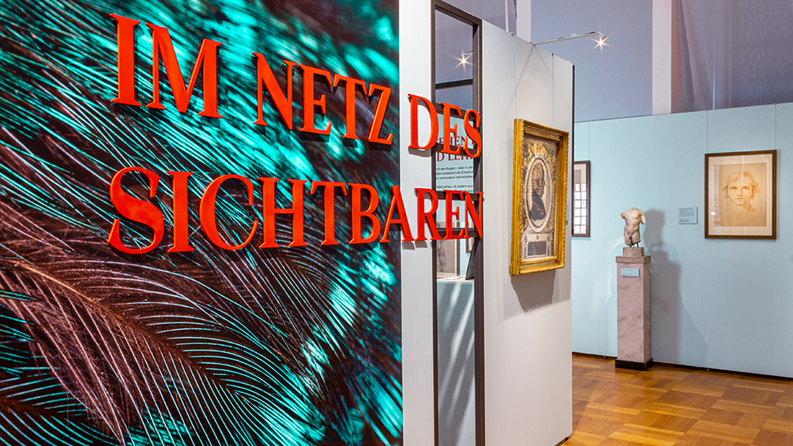 Einblick in die Ausstellung "Im Netz des Sichtbaren"