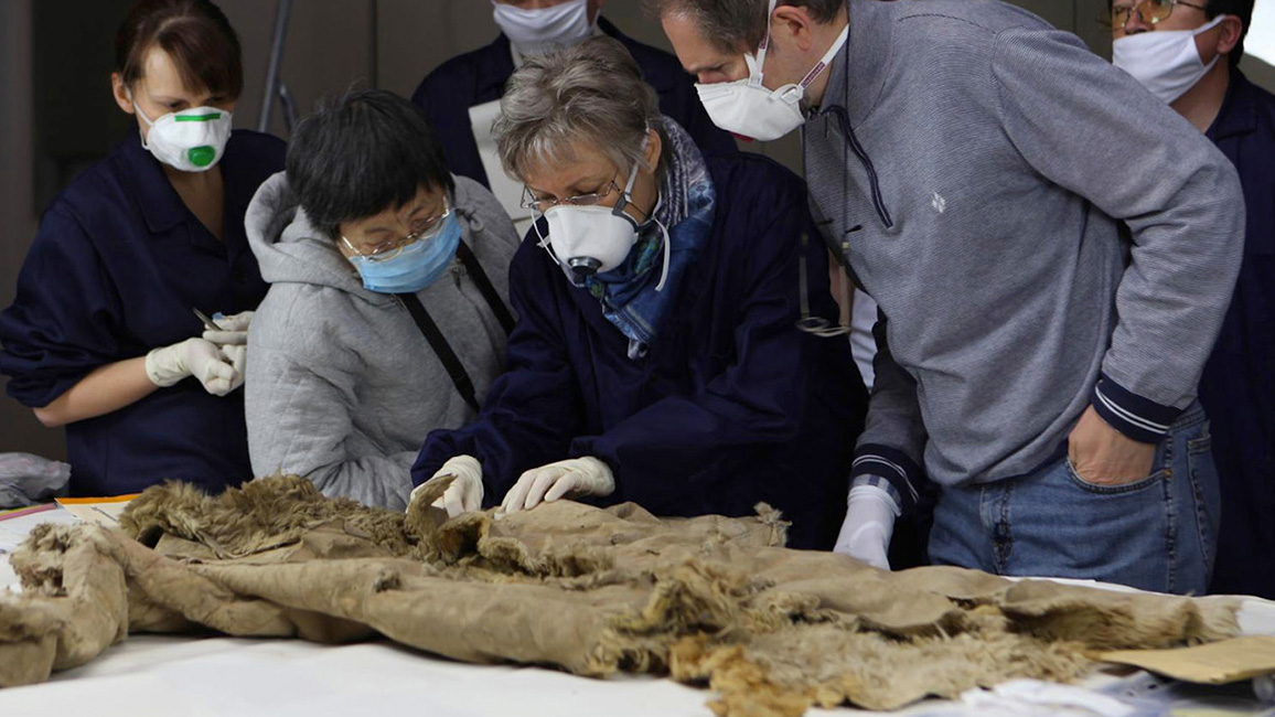 Kurs zur Restaurierung von archäologischem Leder ; © Joy Zhou, DAI